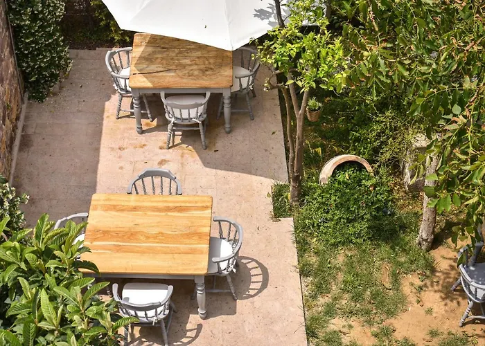 Lunaria Guest House